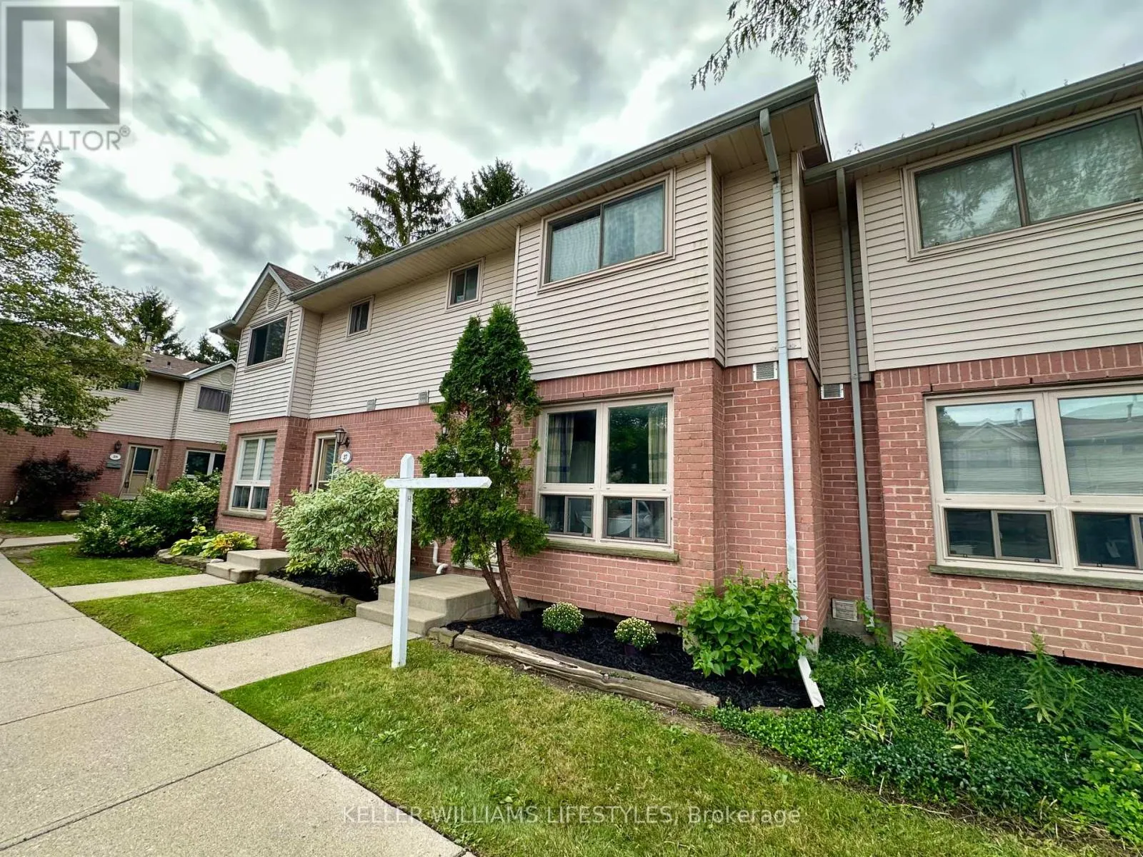 26 - 89 HIGHVIEW AVENUE E, #26
