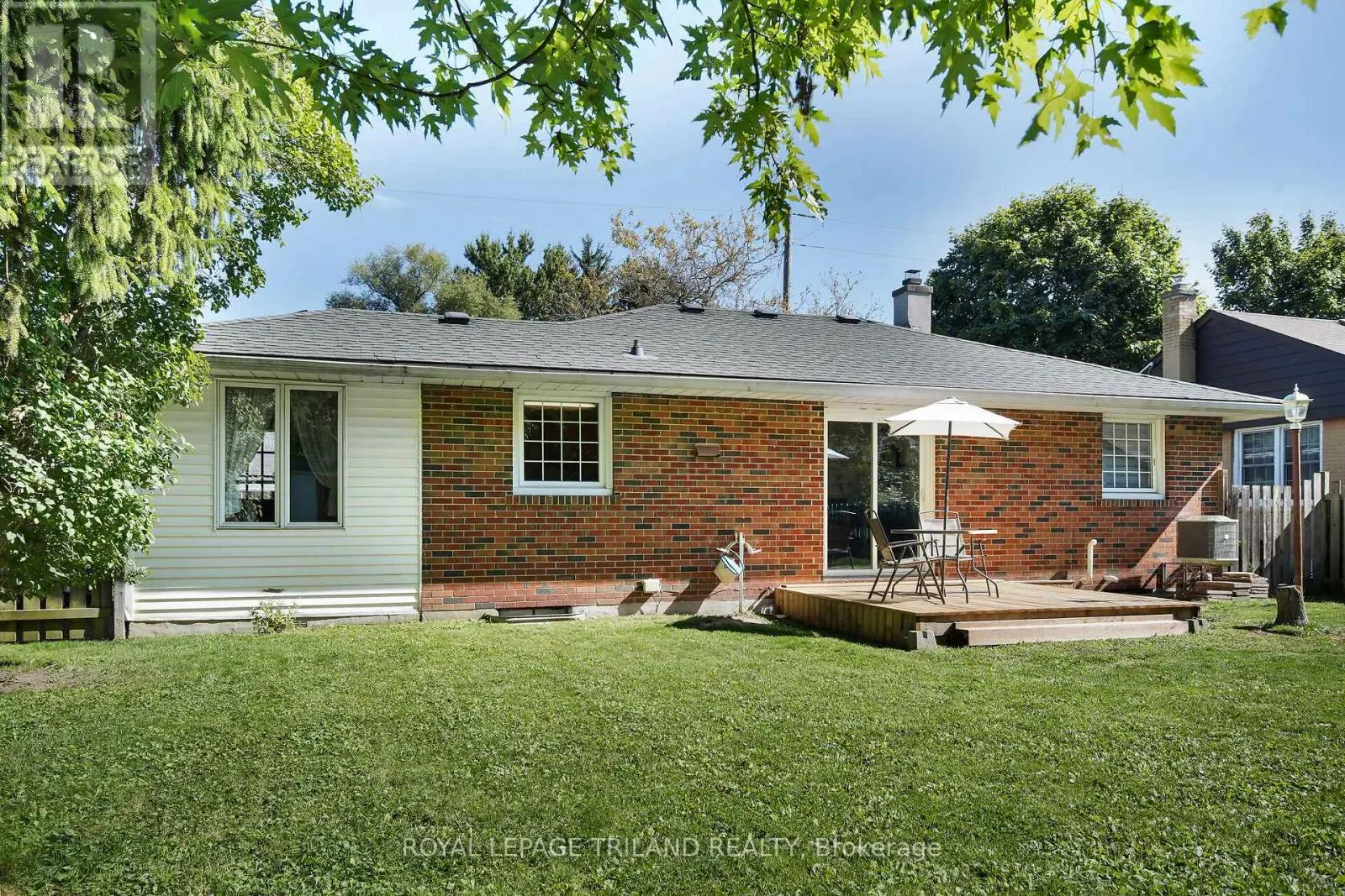 61 CHURCHILL CRESCENT