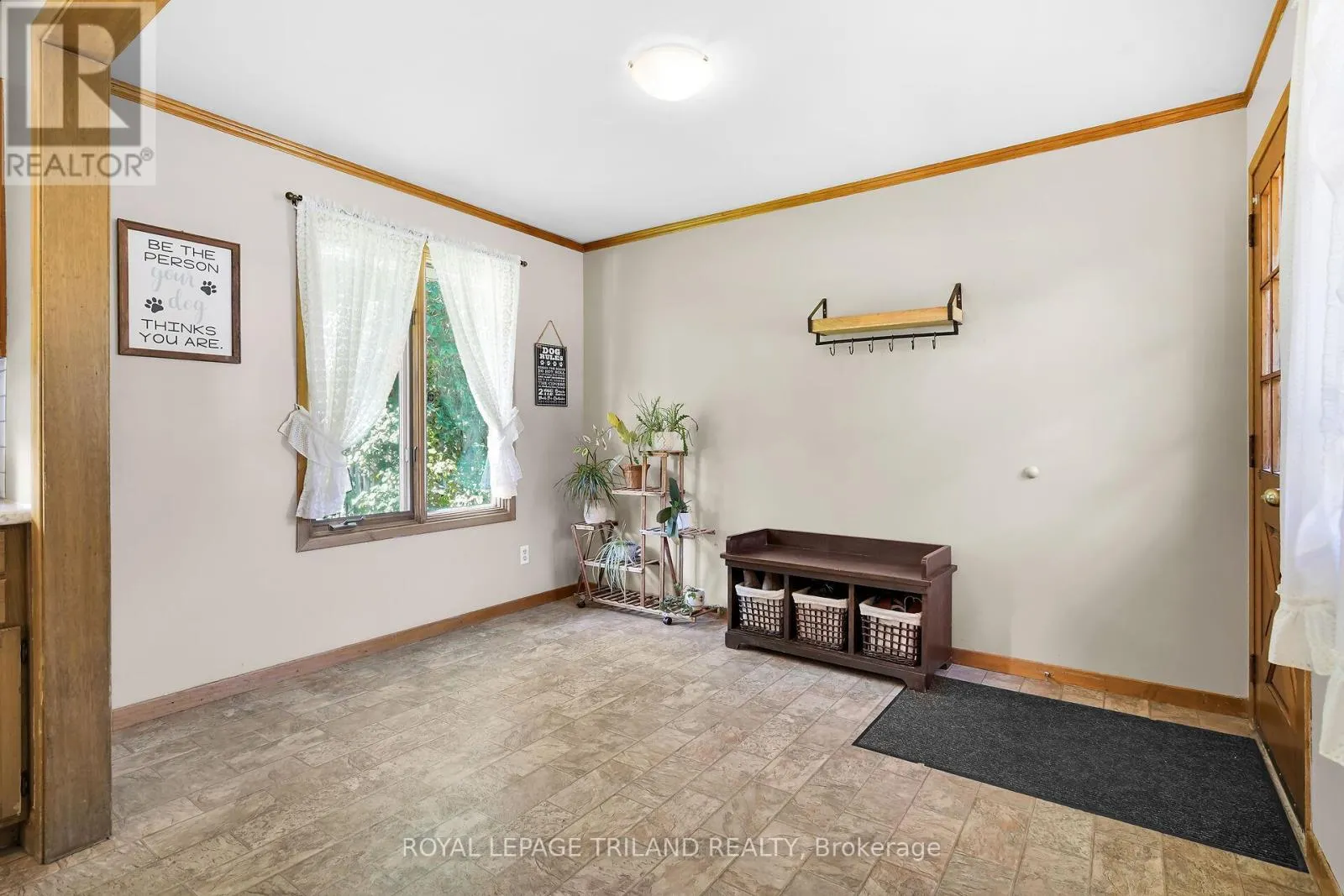 61 CHURCHILL CRESCENT