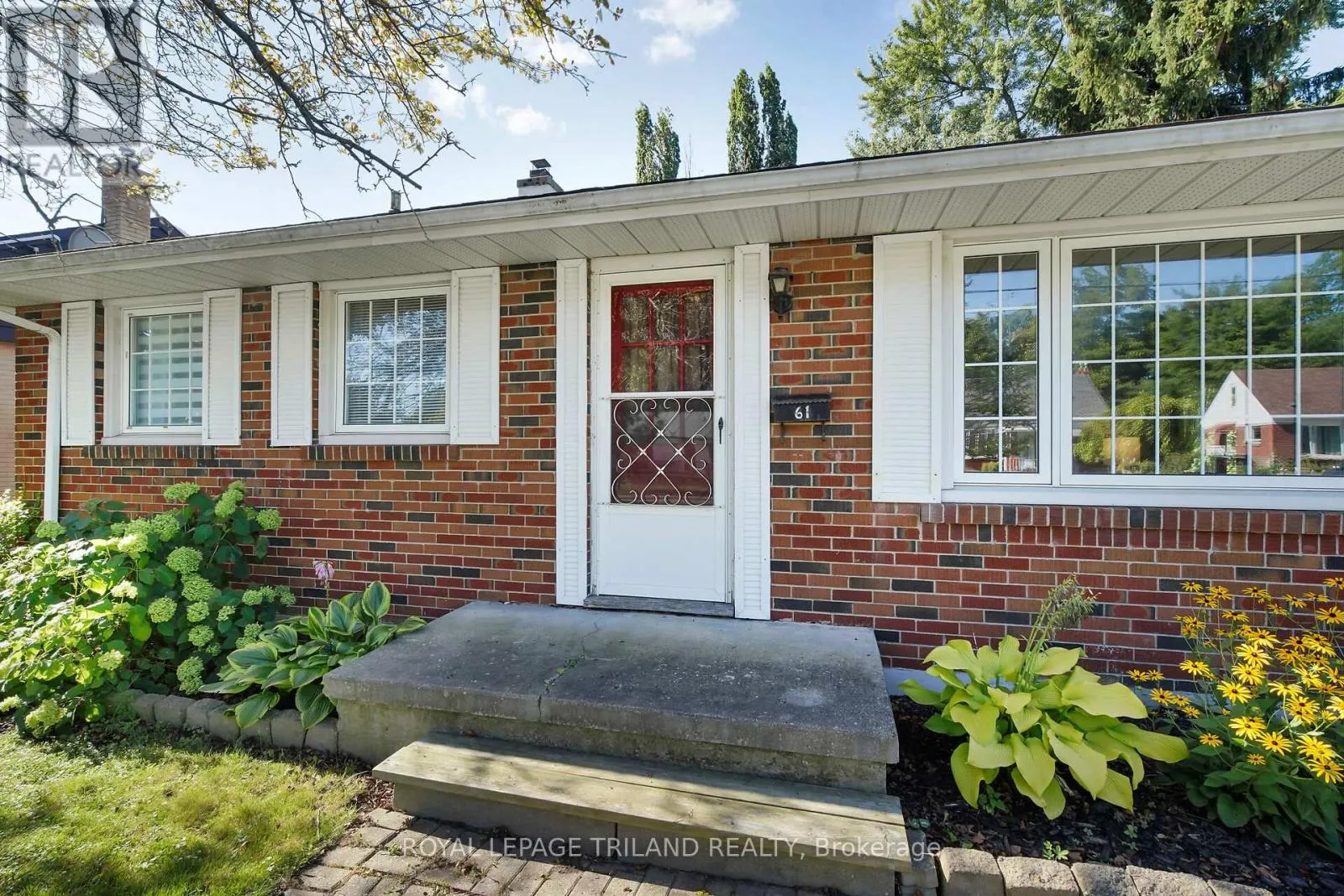 61 CHURCHILL CRESCENT