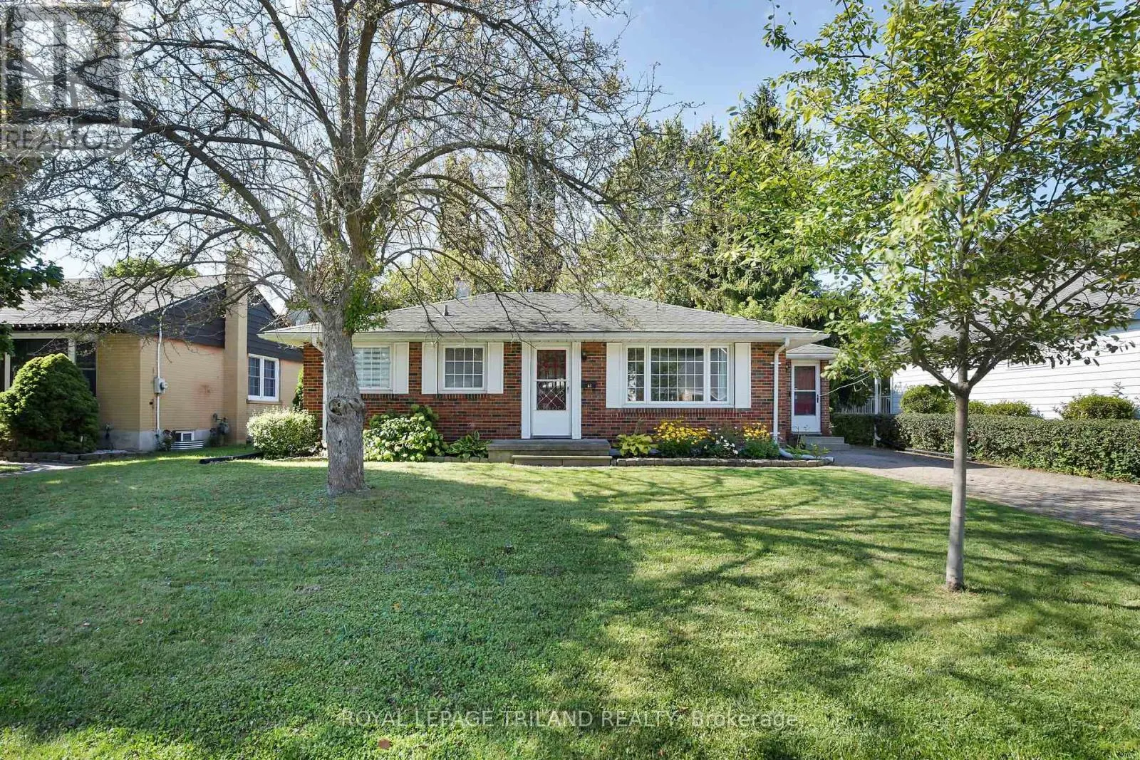 61 CHURCHILL CRESCENT
