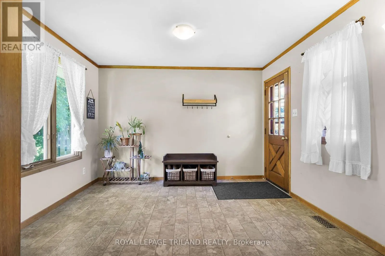 61 CHURCHILL CRESCENT
