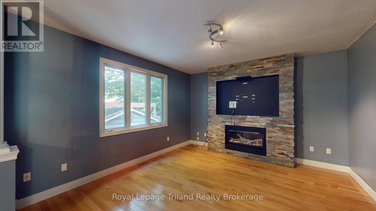 107 FORESTWAY TRAIL