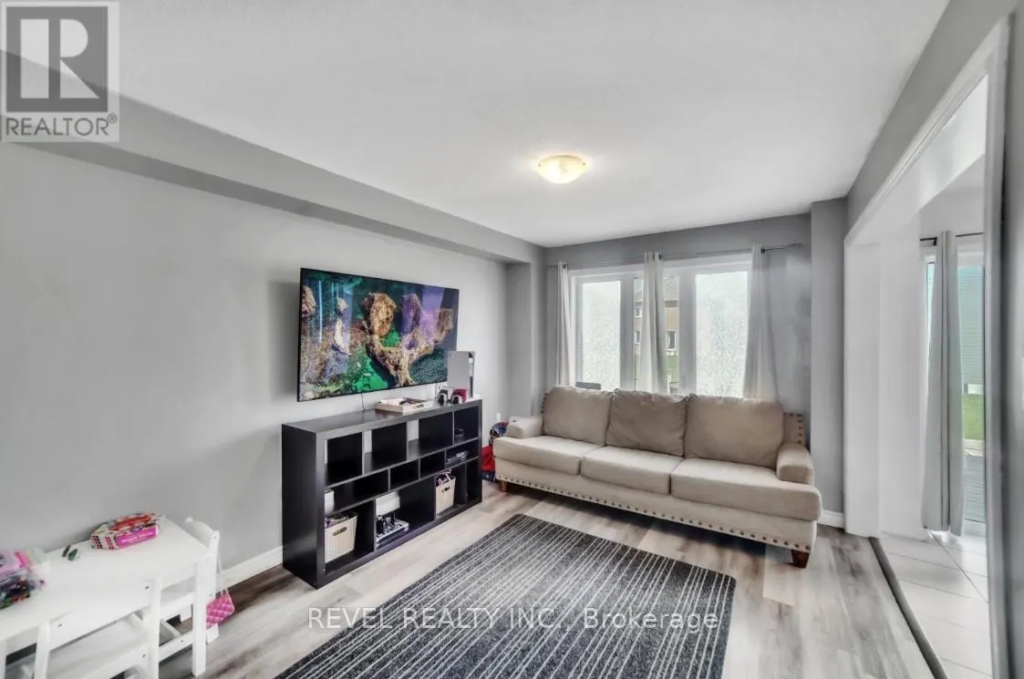 320 MOODY STREET