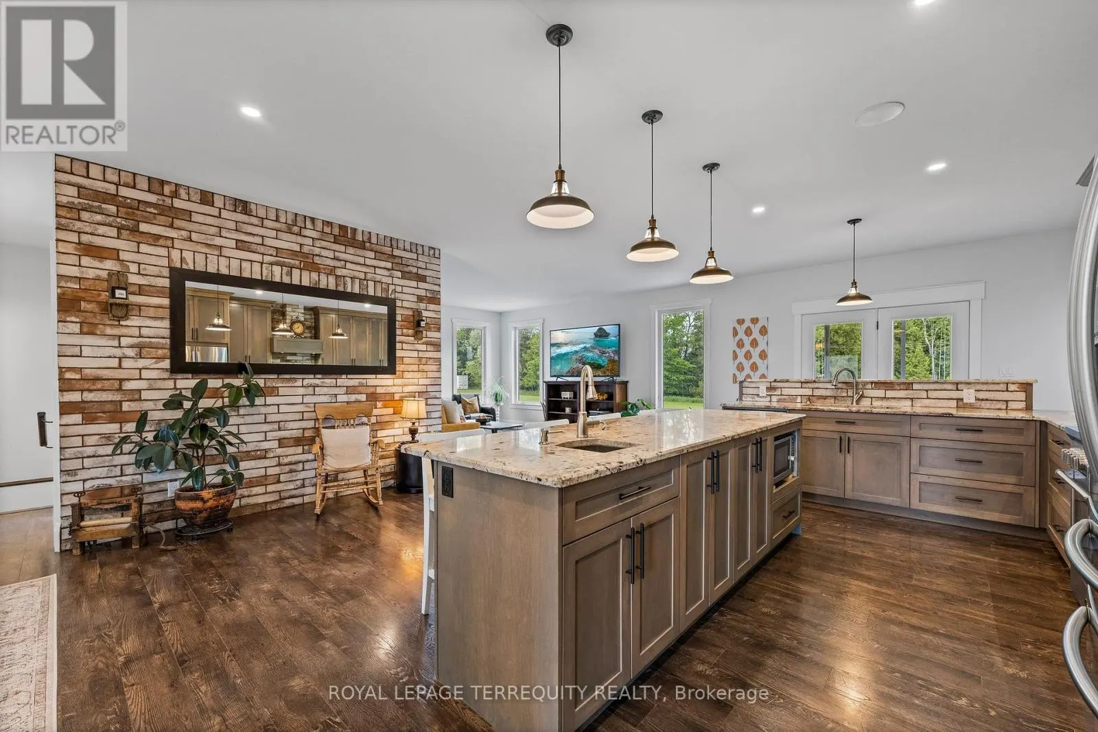 360 CONCESSION 6 EAST ROAD