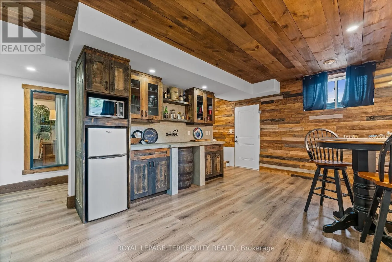 360 CONCESSION 6 EAST ROAD