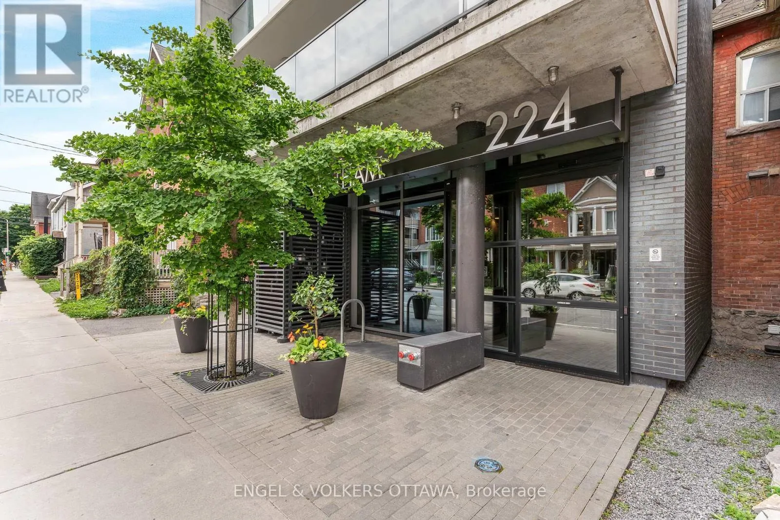 303 - 224 LYON STREET