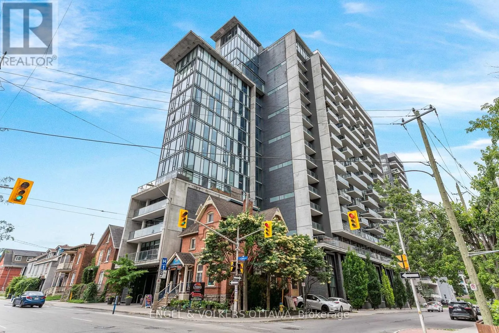 303 - 224 LYON STREET