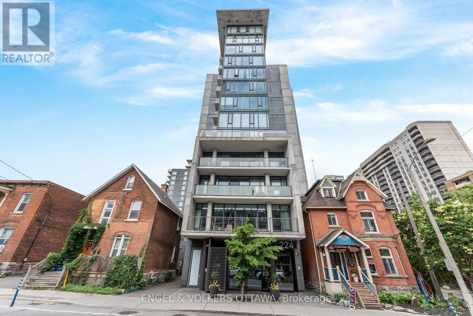 303 - 224 LYON STREET