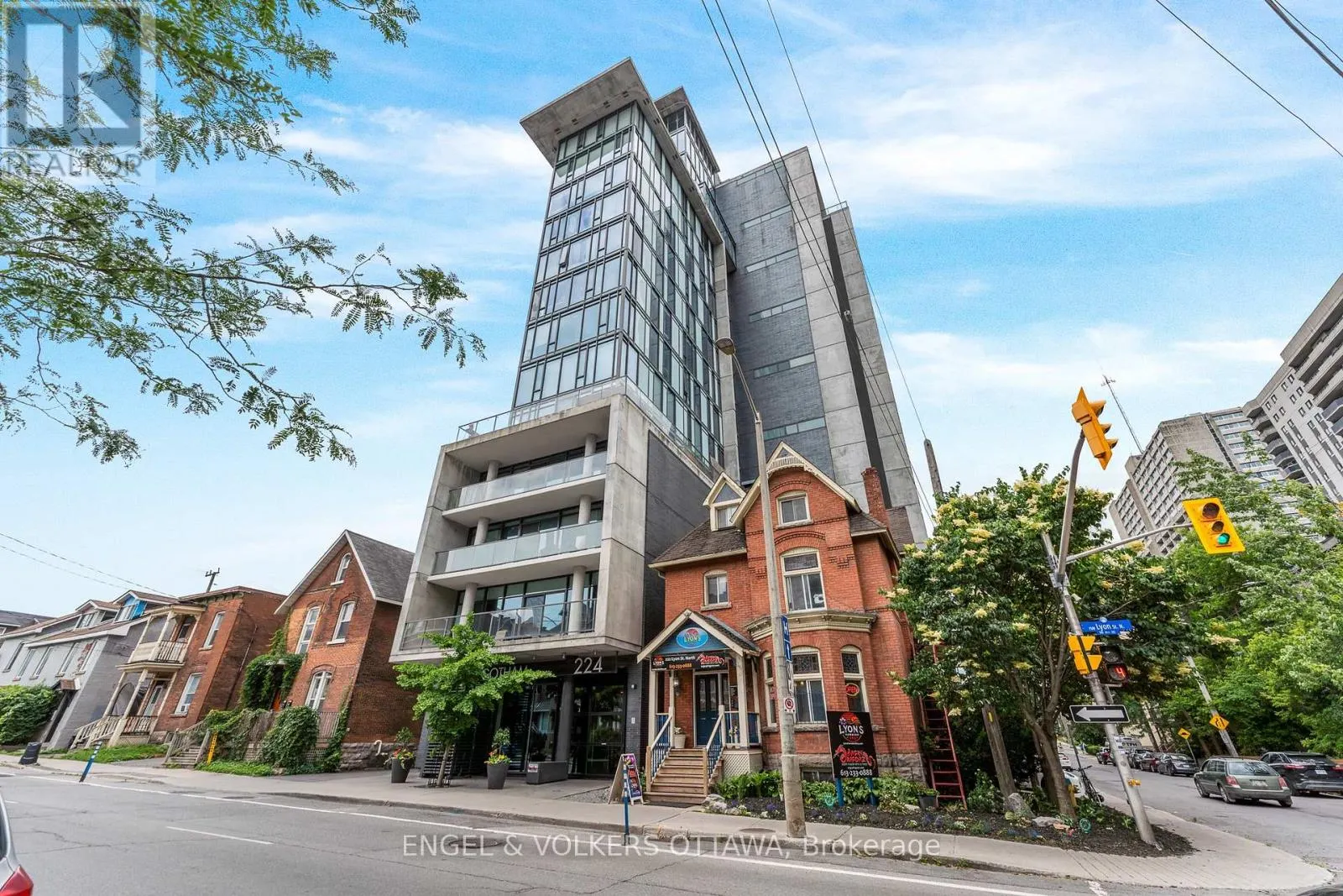 303 - 224 LYON STREET