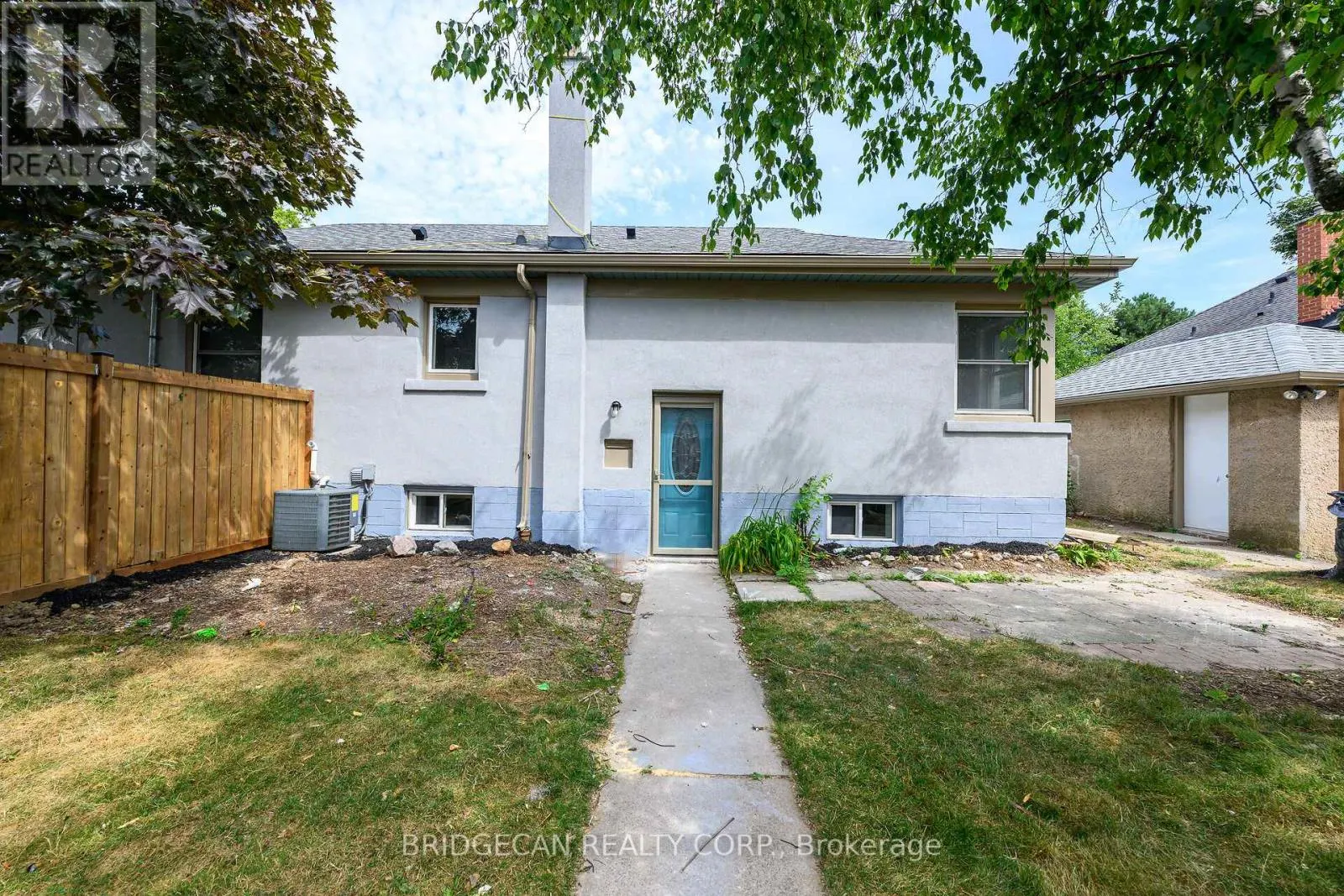 258 BRUCEDALE AVENUE E