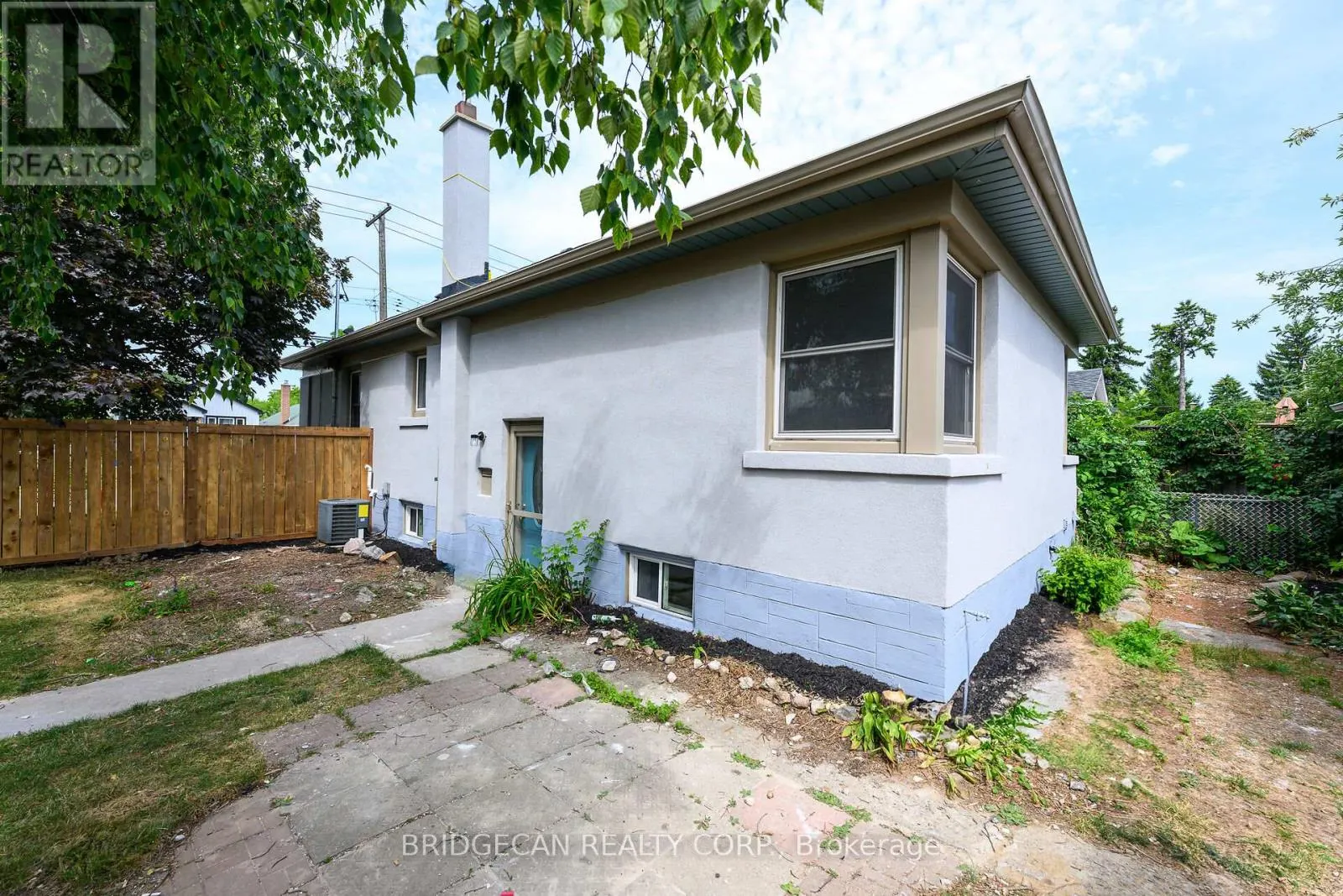 258 BRUCEDALE AVENUE E