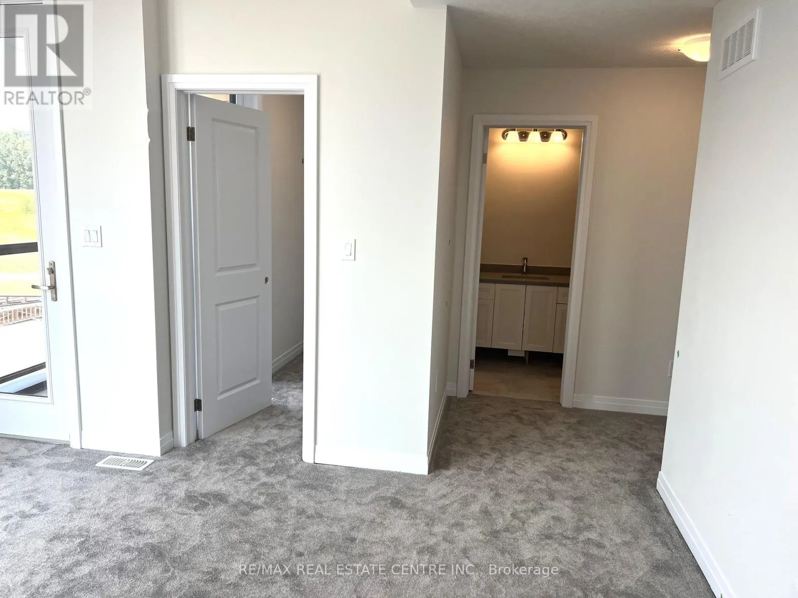 F001 - 261 WOODBINE AVENUE