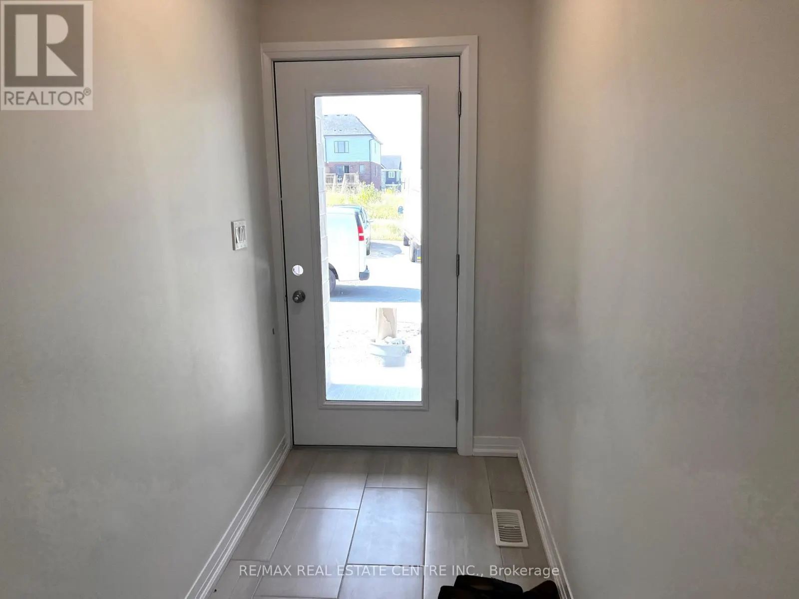 F001 - 261 WOODBINE AVENUE