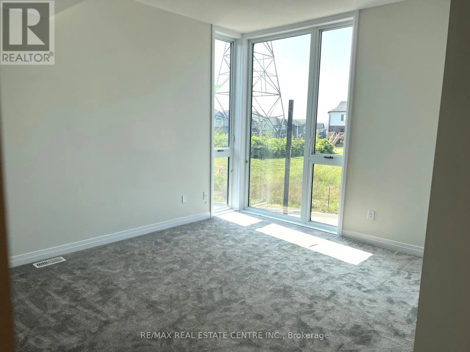 F001 - 261 WOODBINE AVENUE