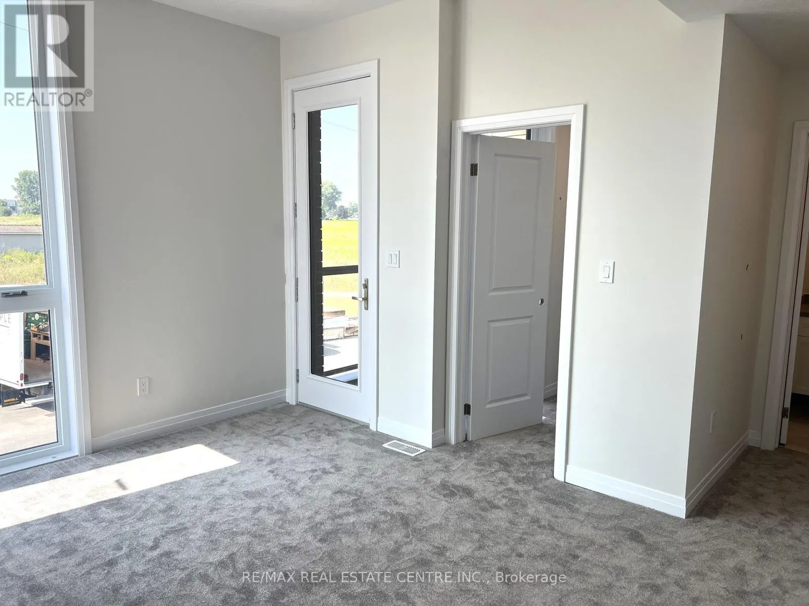 F001 - 261 WOODBINE AVENUE