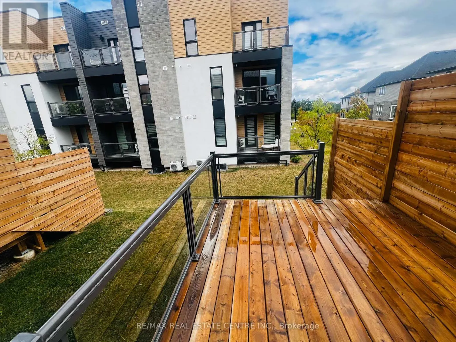 F001 - 261 WOODBINE AVENUE