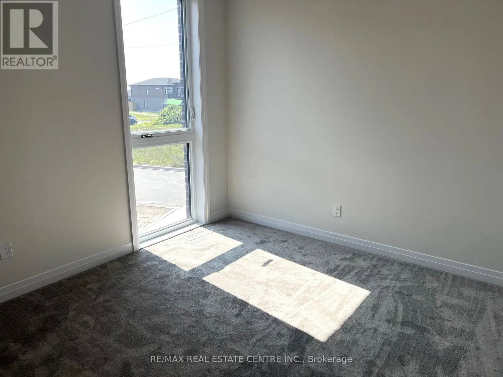 F001 - 261 WOODBINE AVENUE