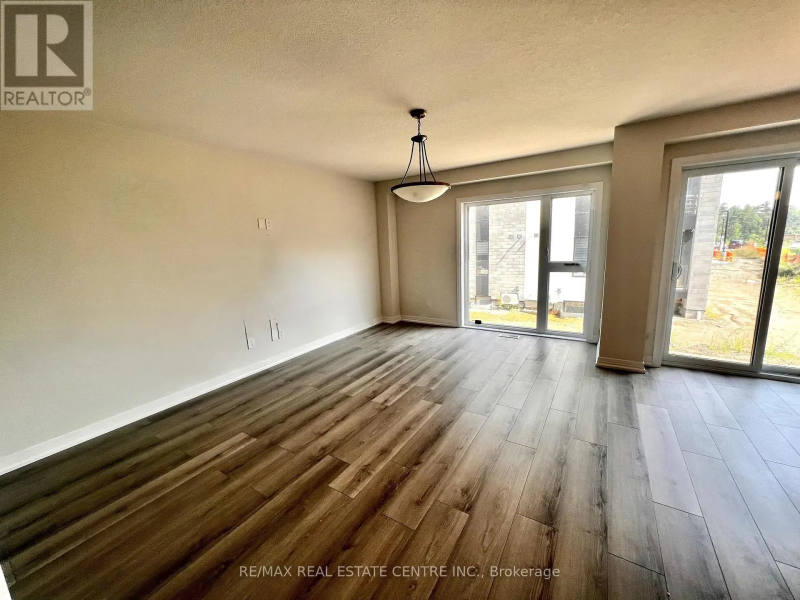 F001 - 261 WOODBINE AVENUE