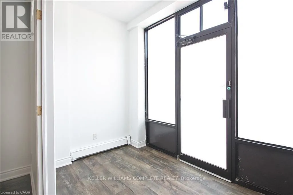 4 - 590 MAIN STREET E