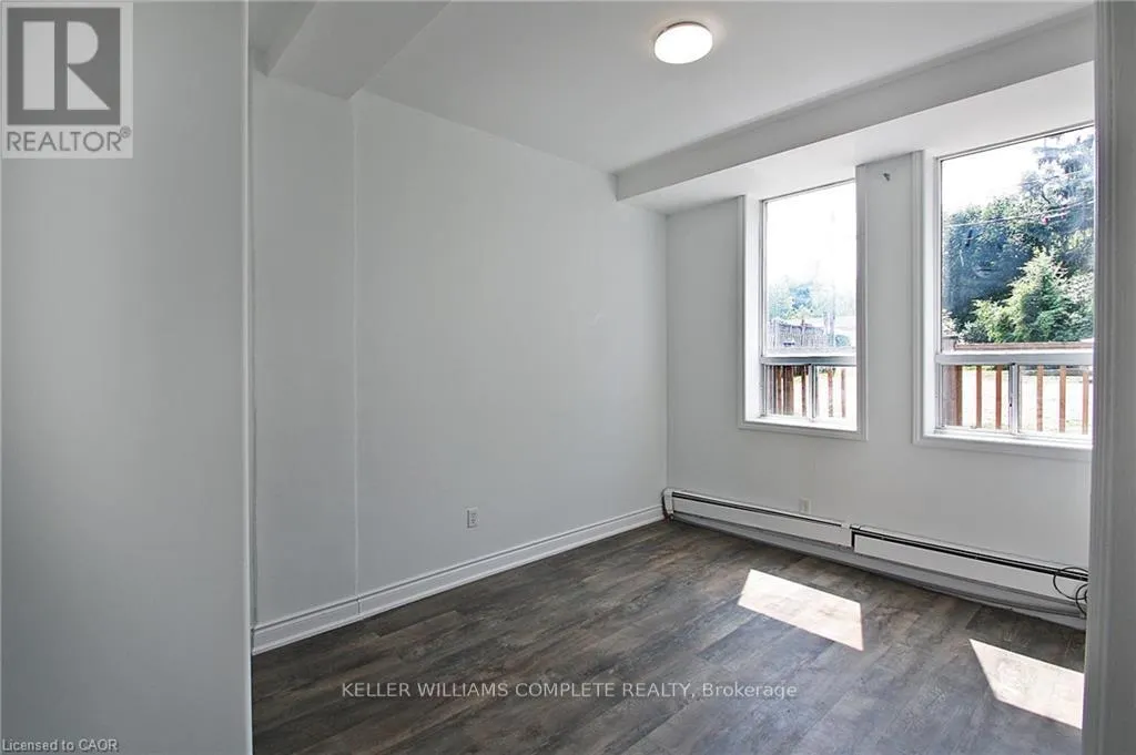 4 - 590 MAIN STREET E