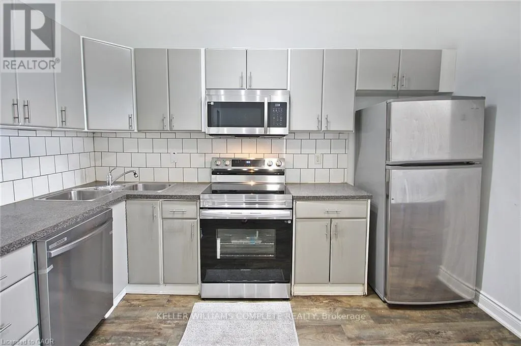 4 - 590 MAIN STREET E
