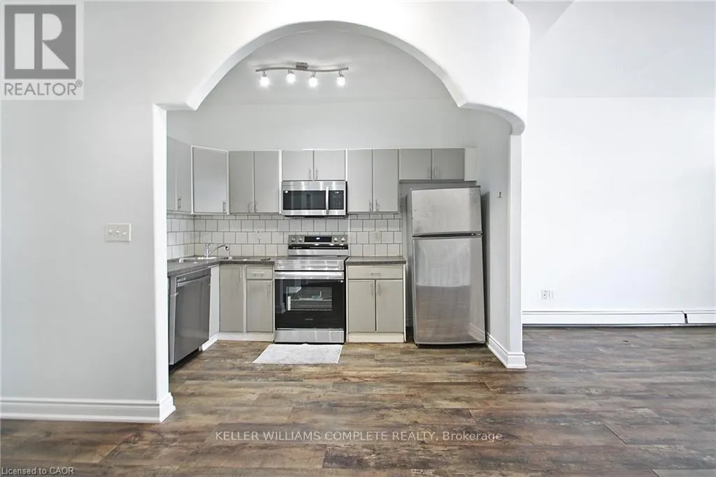 4 - 590 MAIN STREET E
