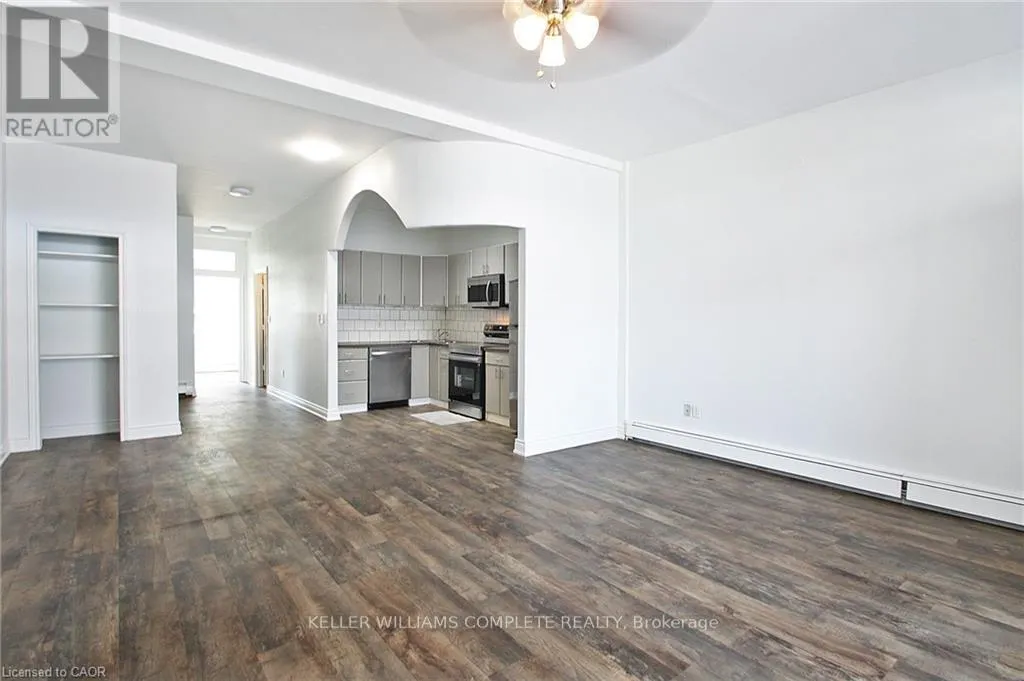 4 - 590 MAIN STREET E