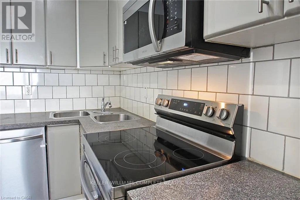 4 - 590 MAIN STREET E
