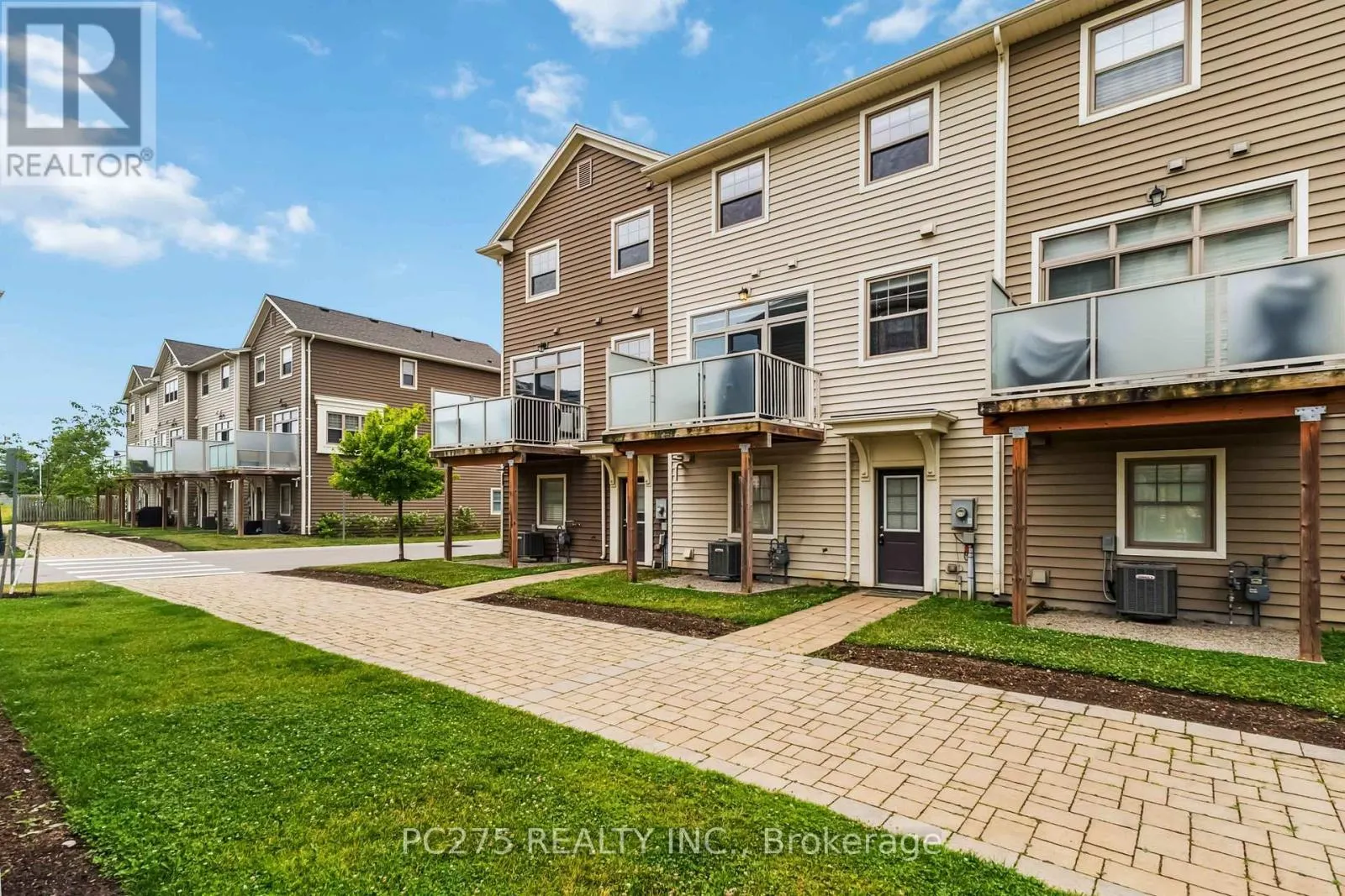15 - 1040 CORONATION DRIVE, #15