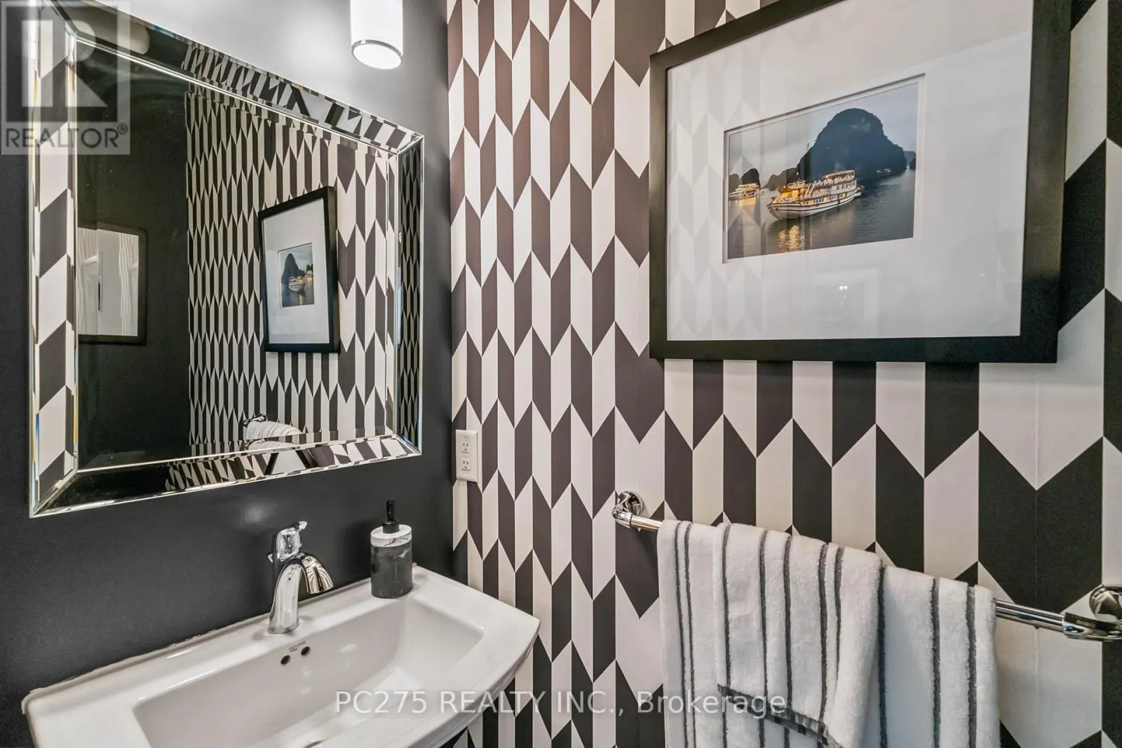 15 - 1040 CORONATION DRIVE, #15