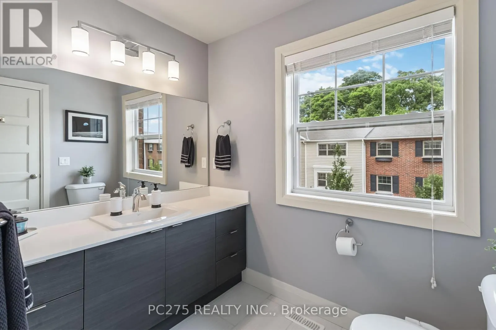 15 - 1040 CORONATION DRIVE, #15
