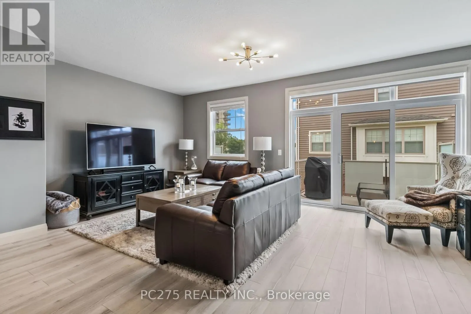15 - 1040 CORONATION DRIVE, #15