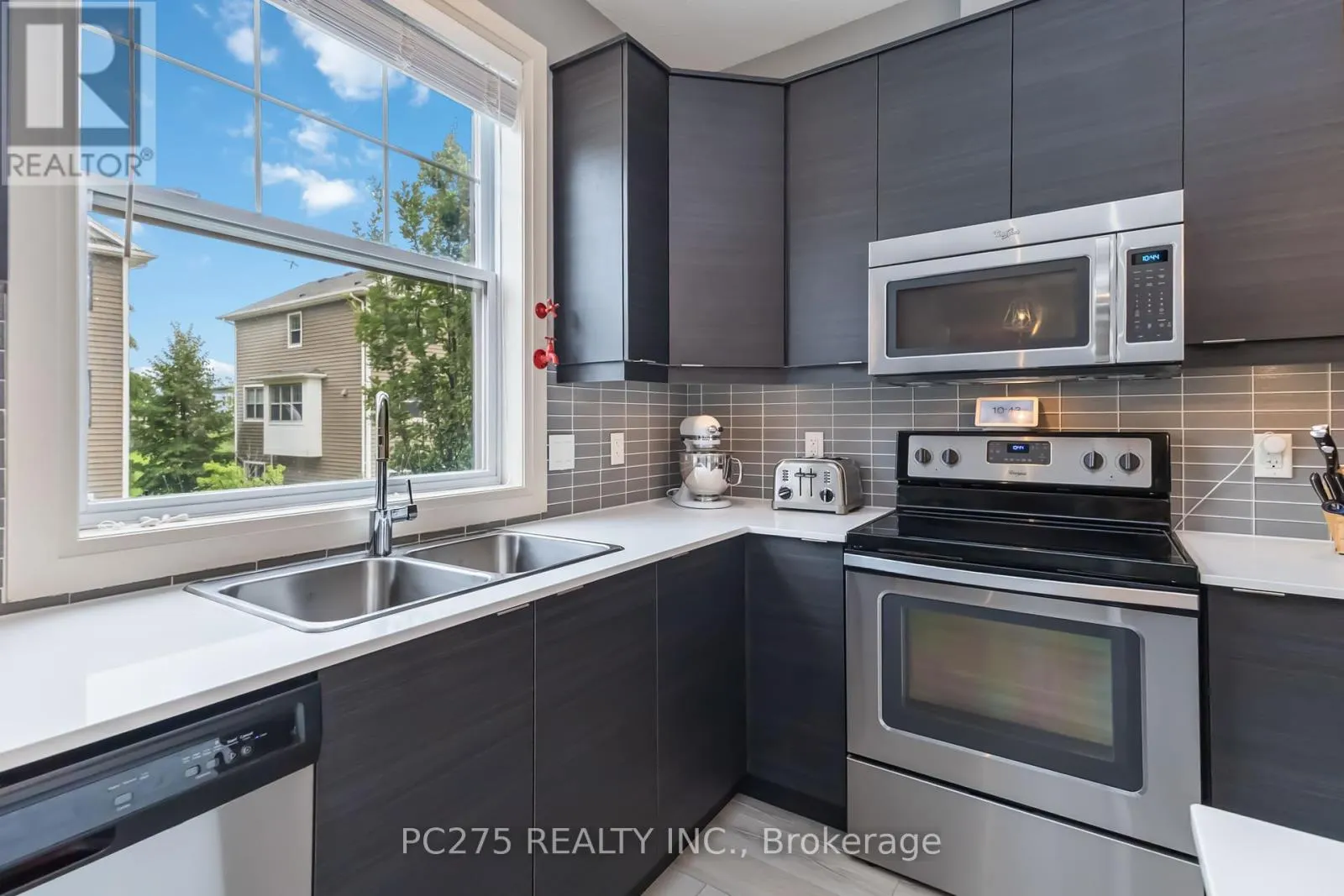15 - 1040 CORONATION DRIVE, #15