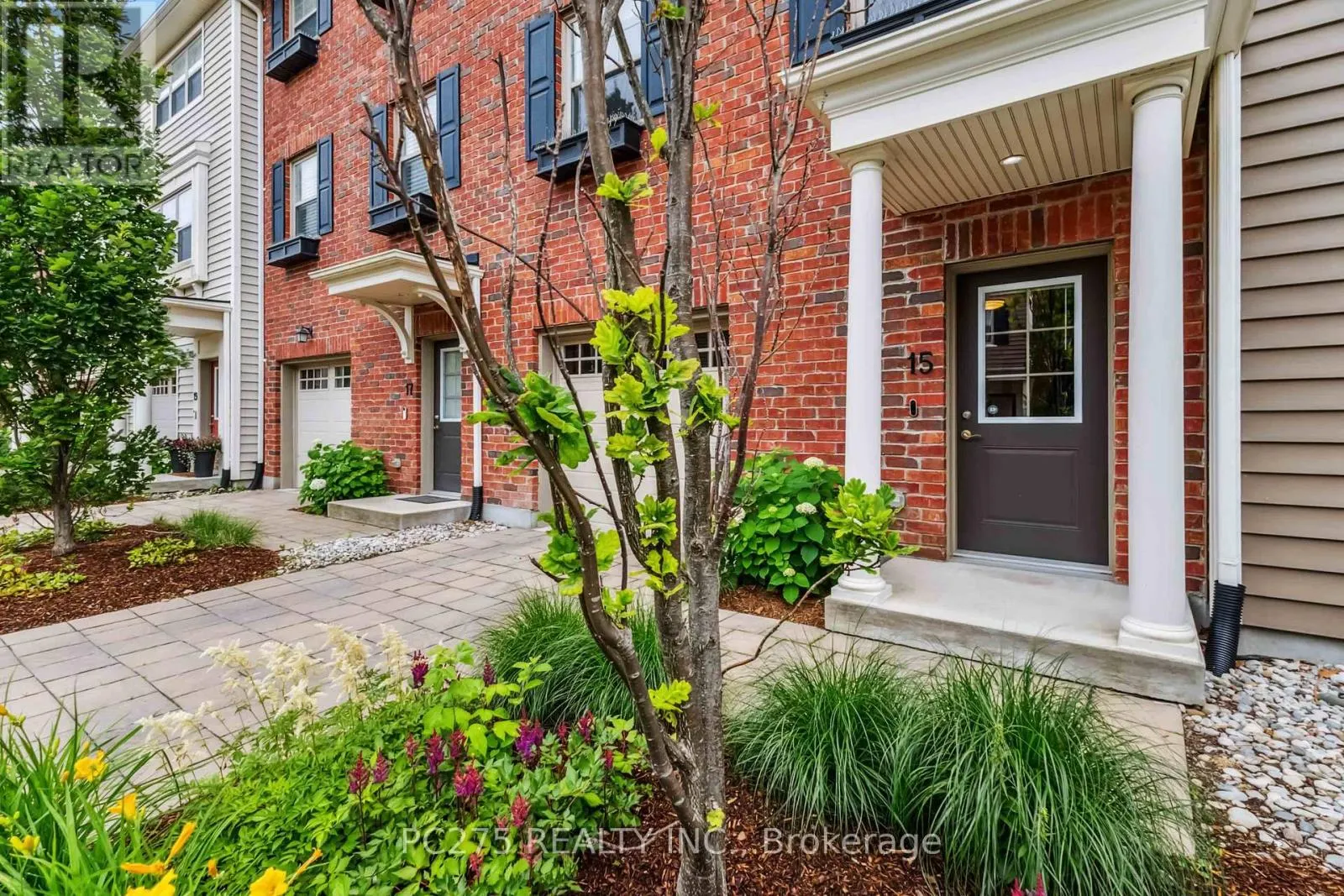 15 - 1040 CORONATION DRIVE, #15