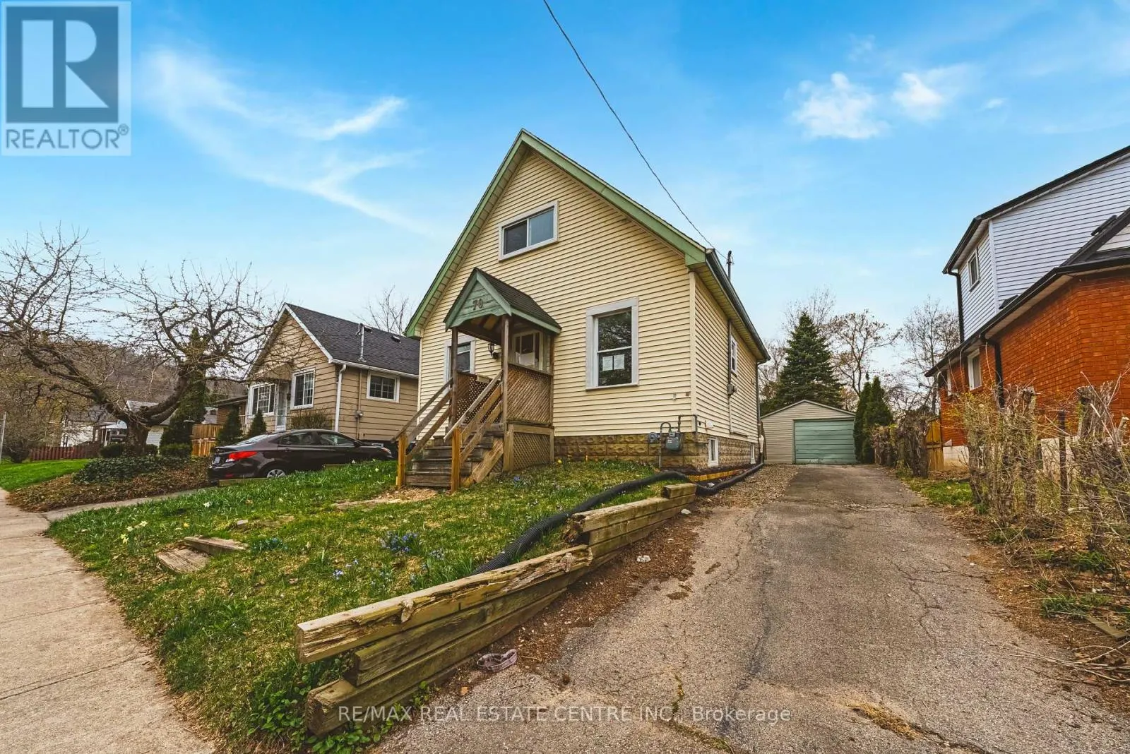 70 HILLVIEW STREET