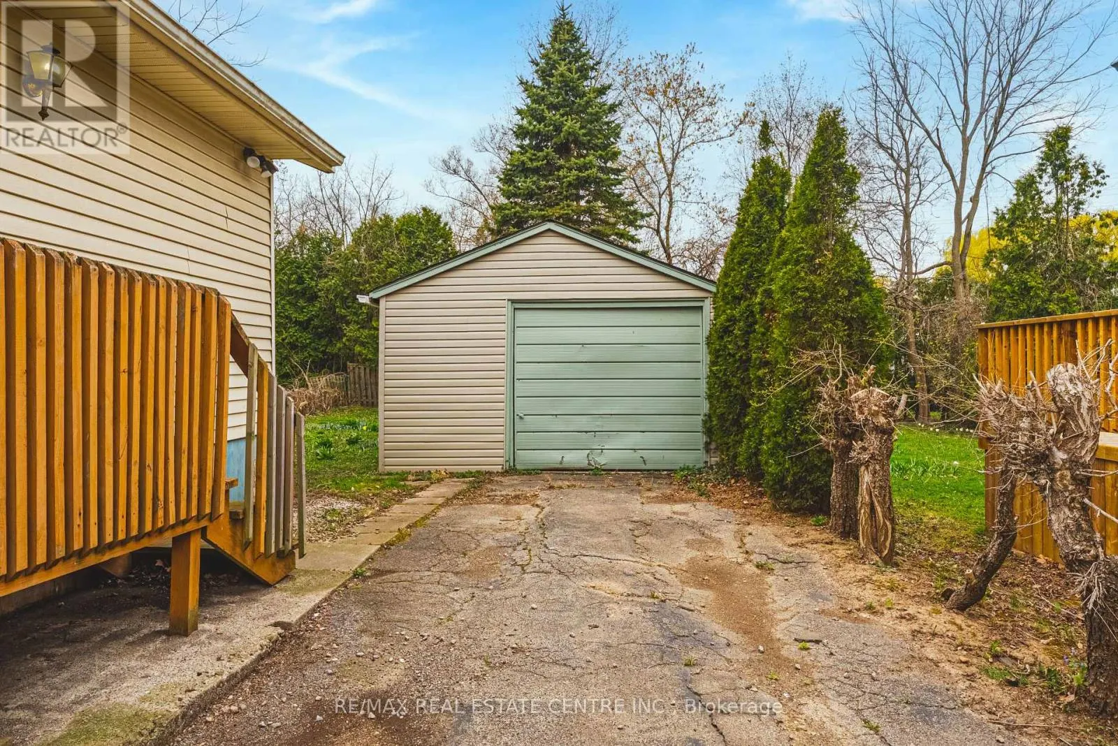 70 HILLVIEW STREET