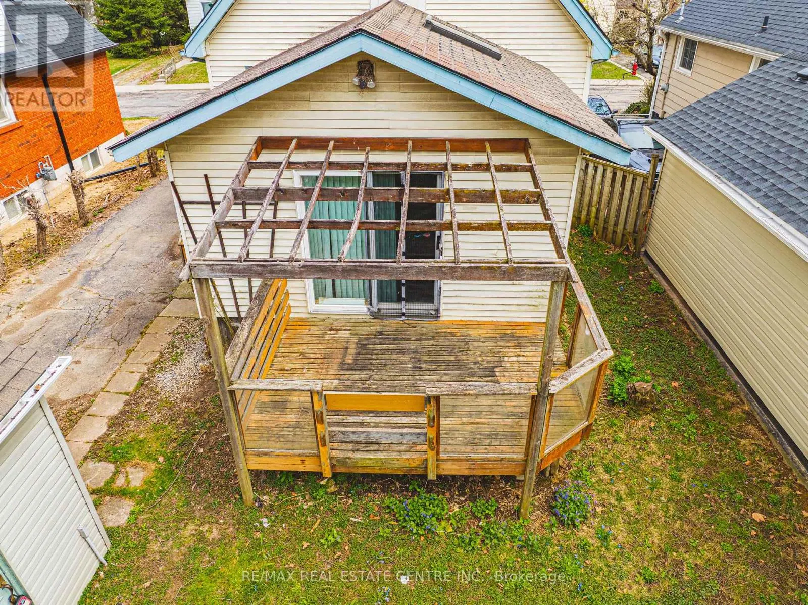 70 HILLVIEW STREET
