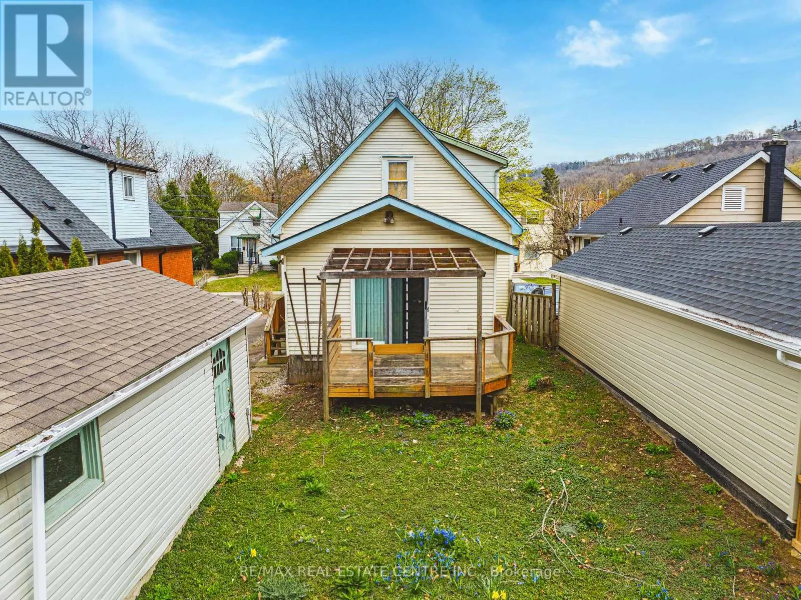 70 HILLVIEW STREET