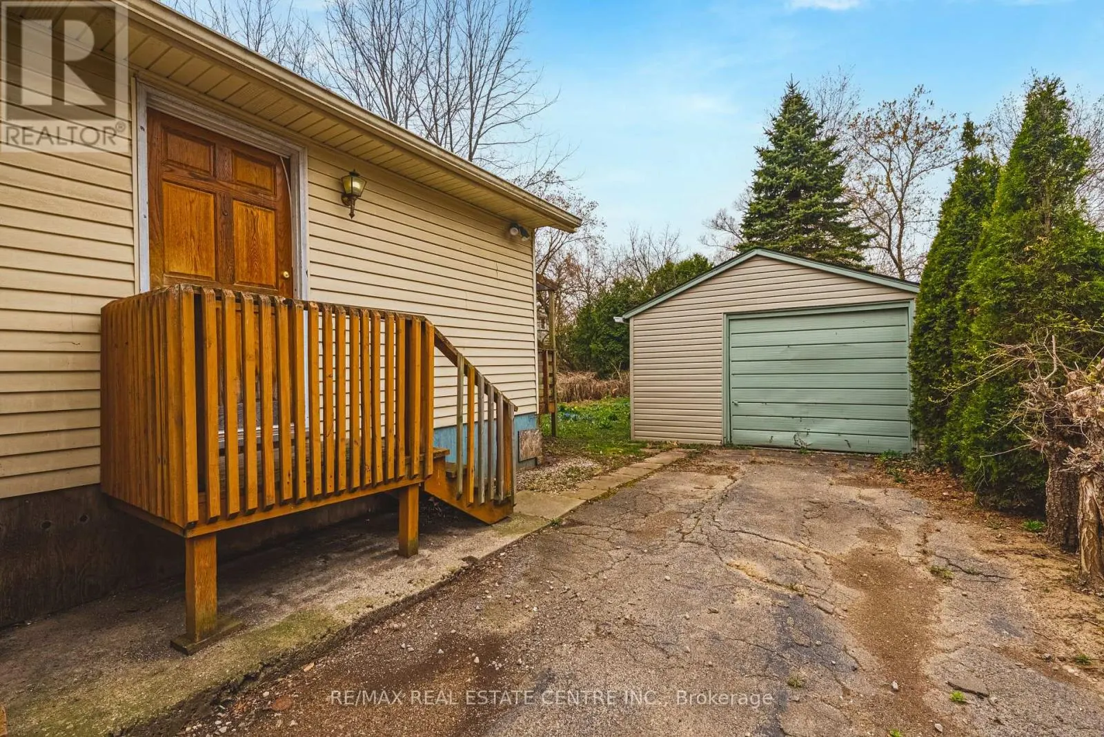 70 HILLVIEW STREET