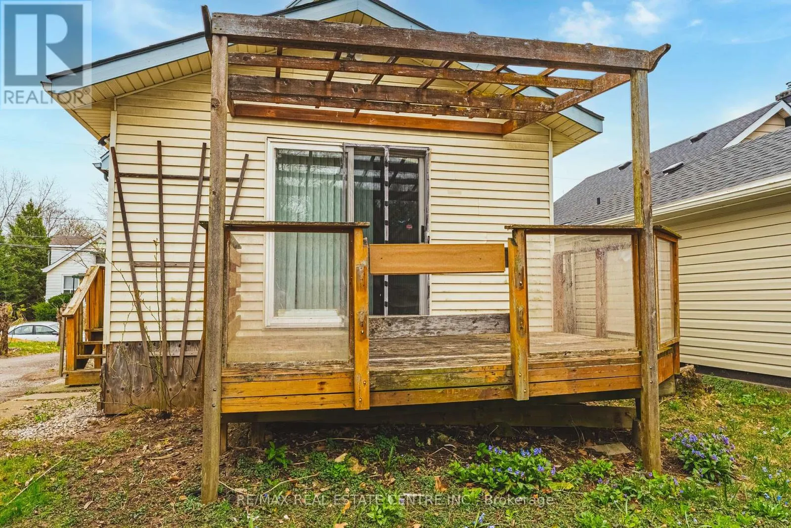 70 HILLVIEW STREET