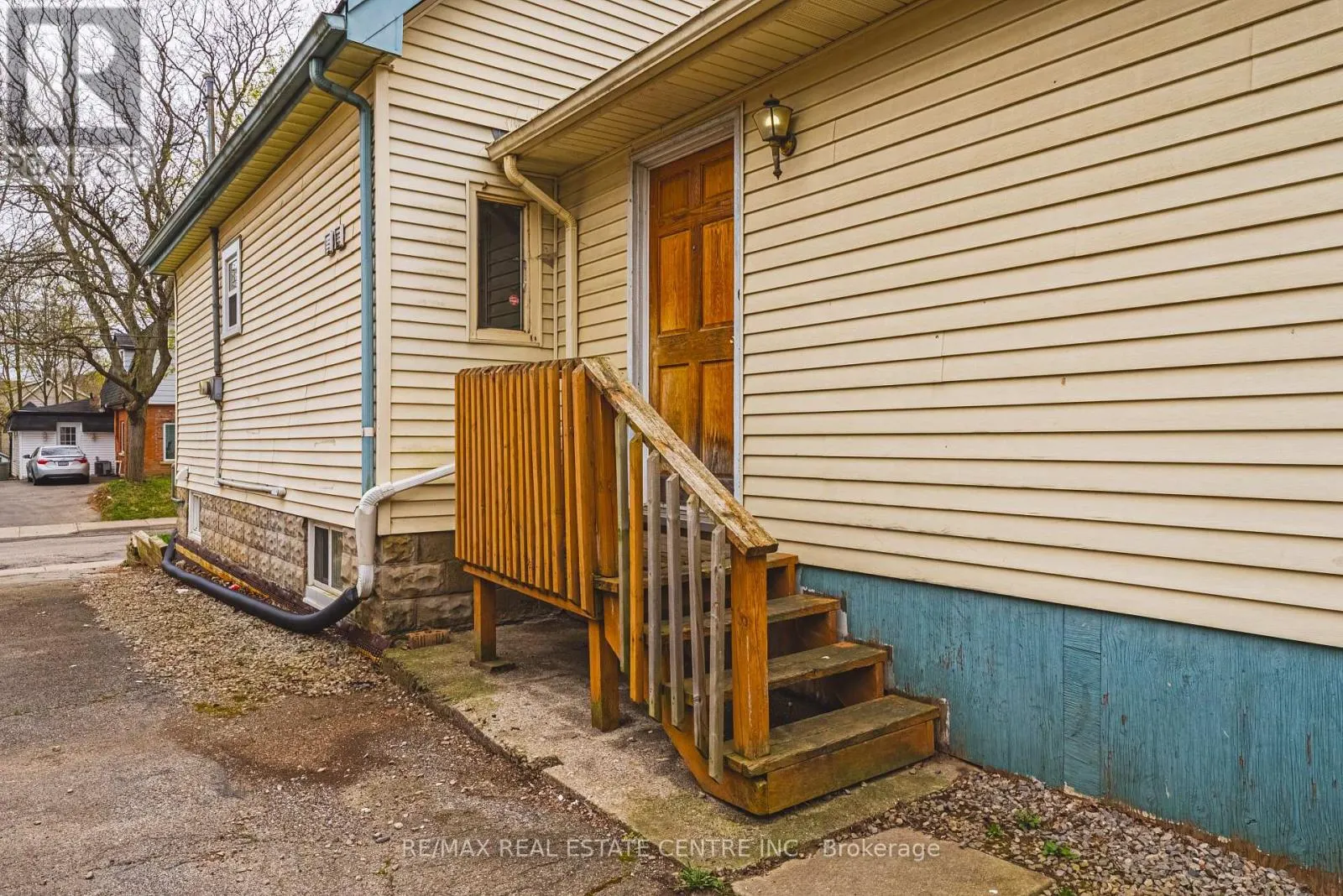 70 HILLVIEW STREET