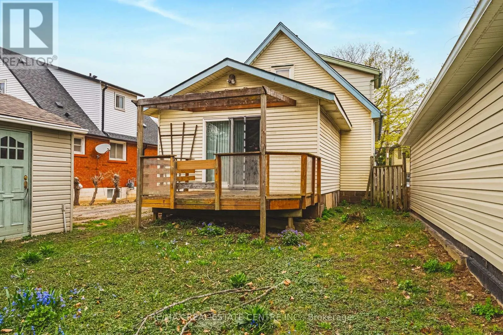 70 HILLVIEW STREET