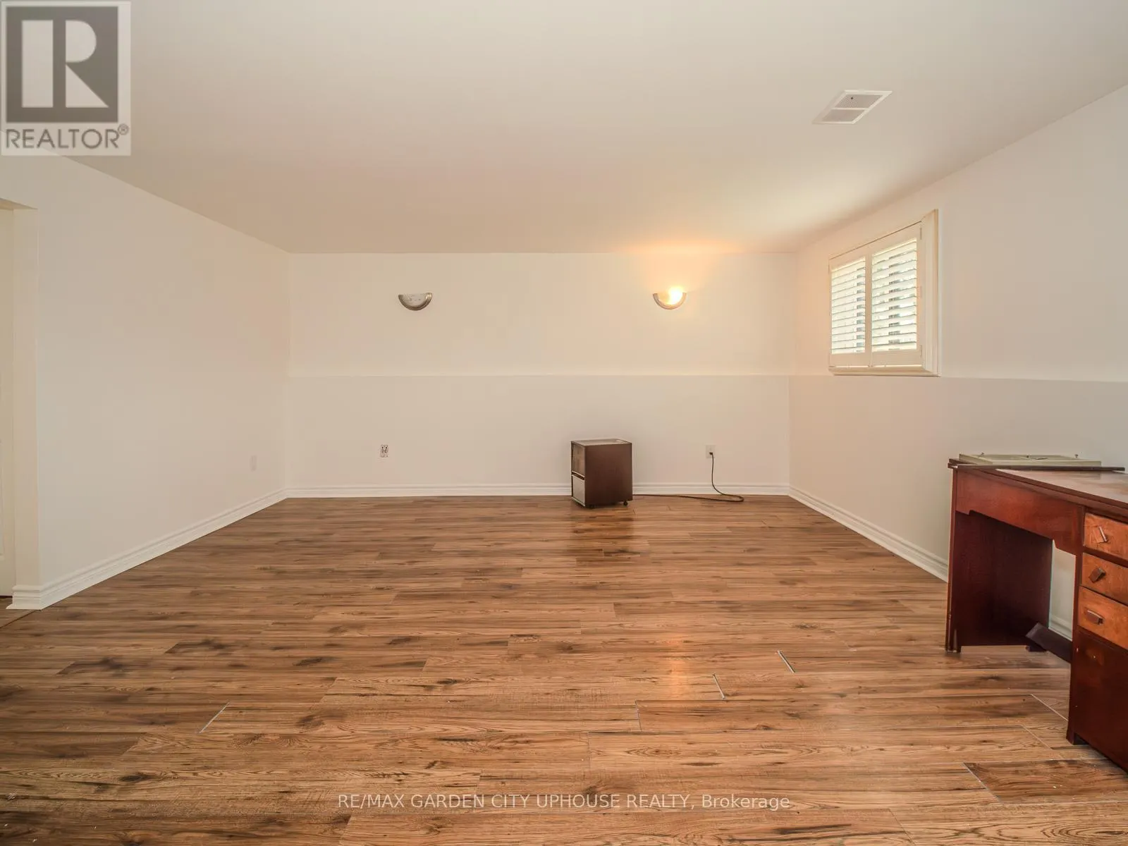 7722 RONNIE CRESCENT