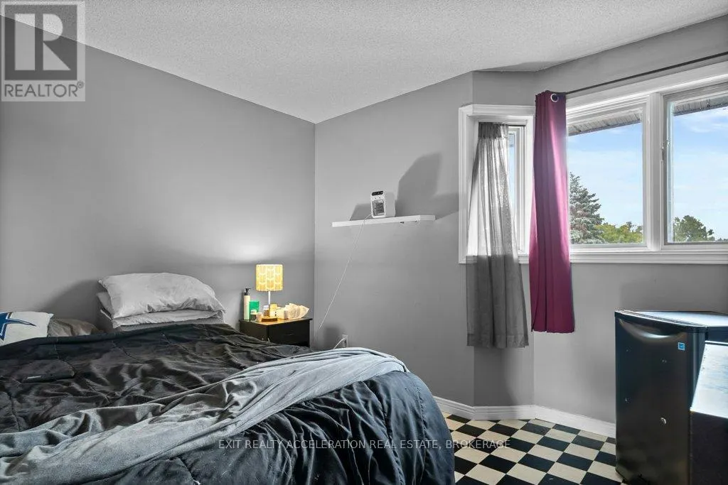 150 SHORELINE CRESCENT