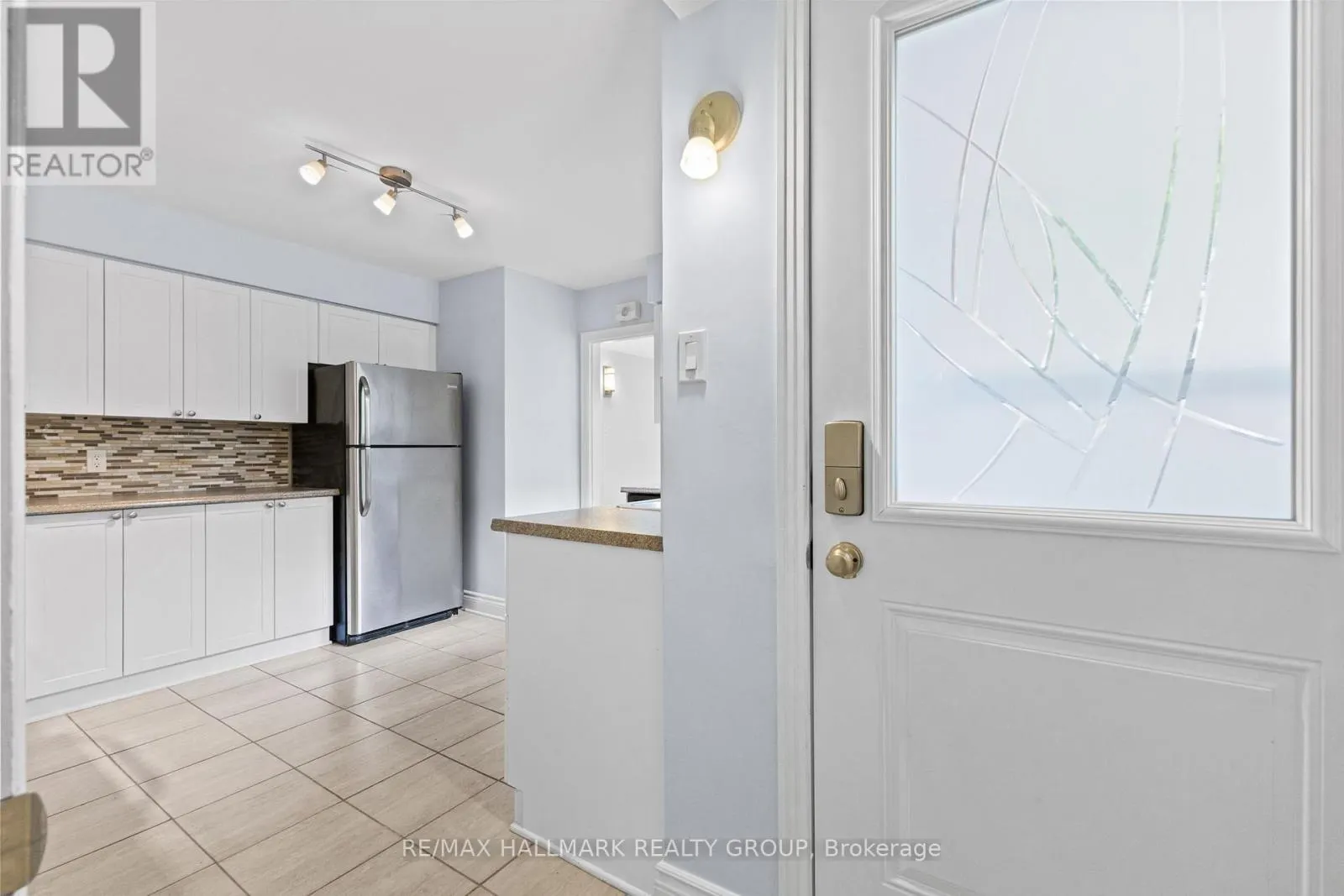 1217 - 1215 WILLOWDALE AVENUE