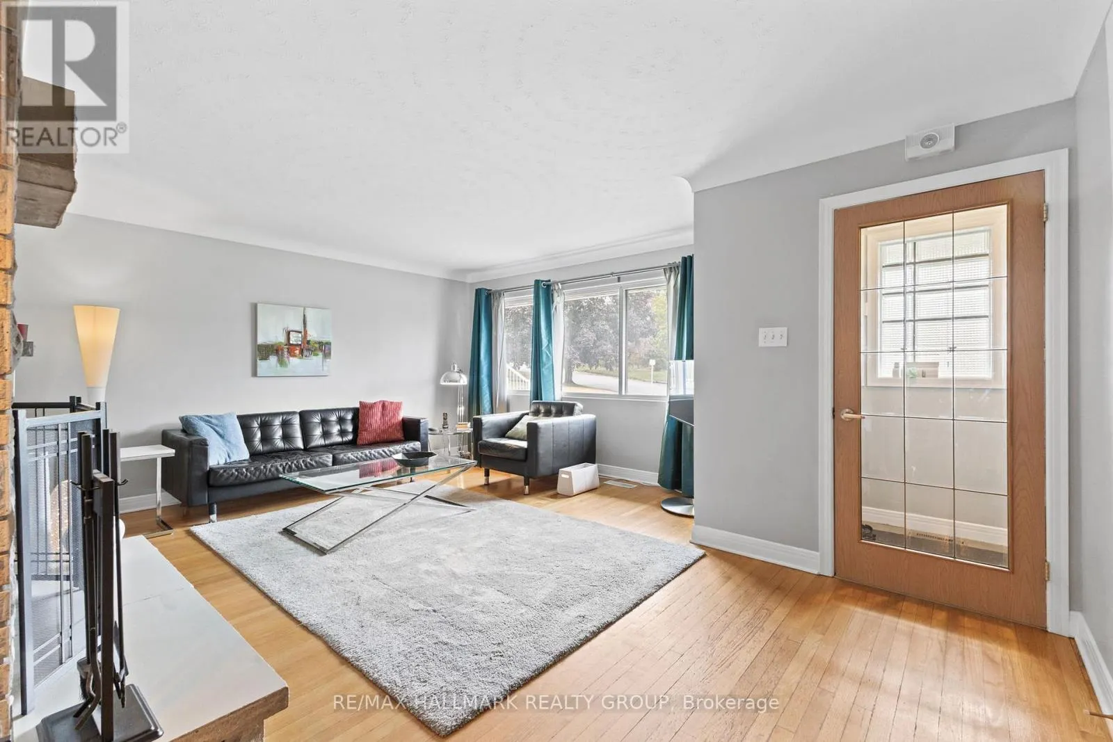 1217 - 1215 WILLOWDALE AVENUE