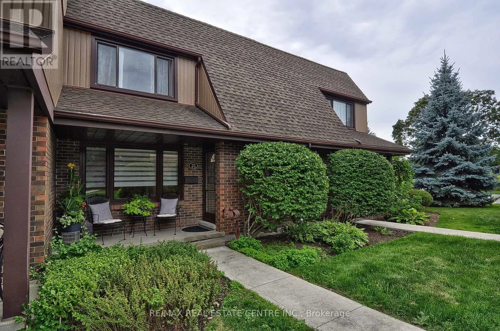 279 SANDOWNE DRIVE