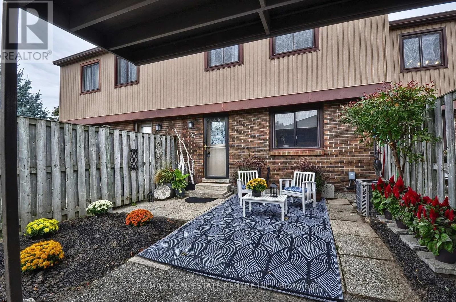 279 SANDOWNE DRIVE