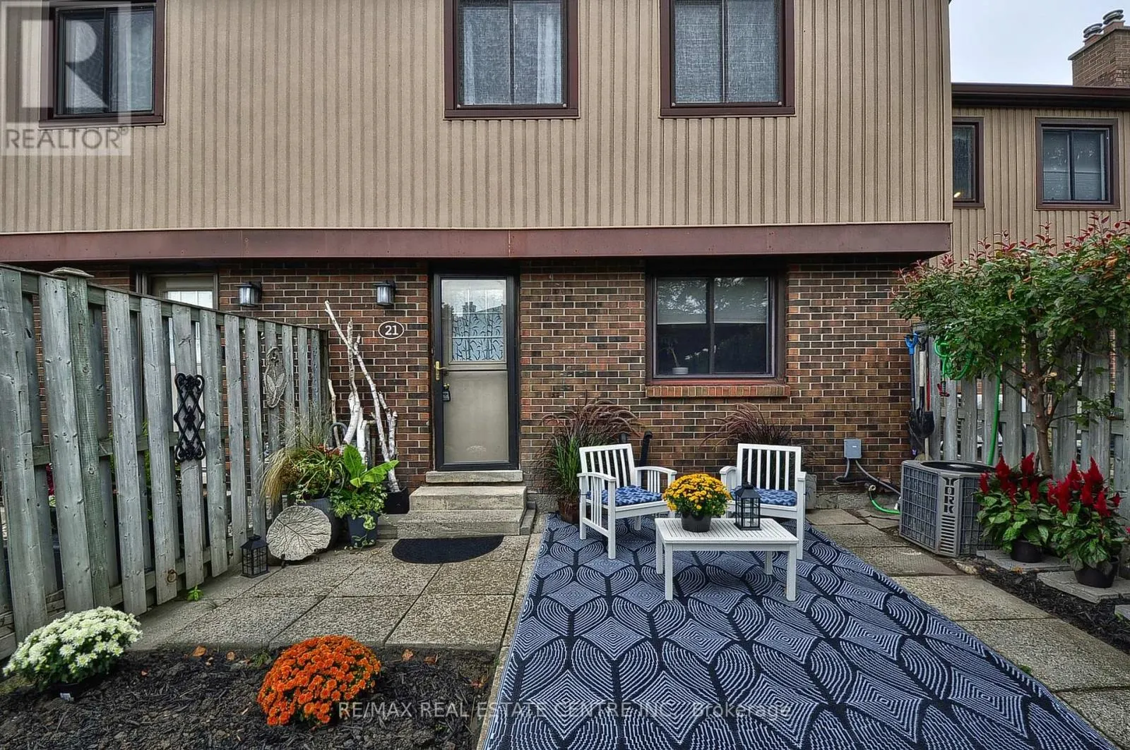 279 SANDOWNE DRIVE